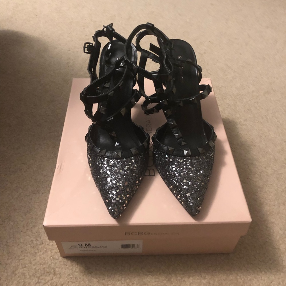 BCBG pewter/black strappy heels size 9.